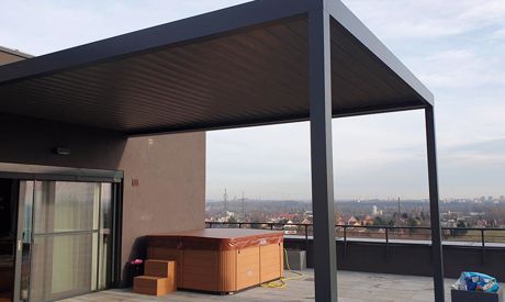 Pergola bioclimatica ARTOSI: massimo comfort in terrazza o in giardino