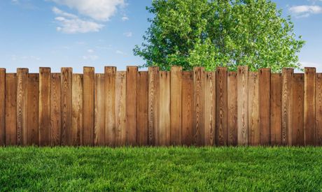 Come abbinare la recinzione alla casa e anche alla pergola