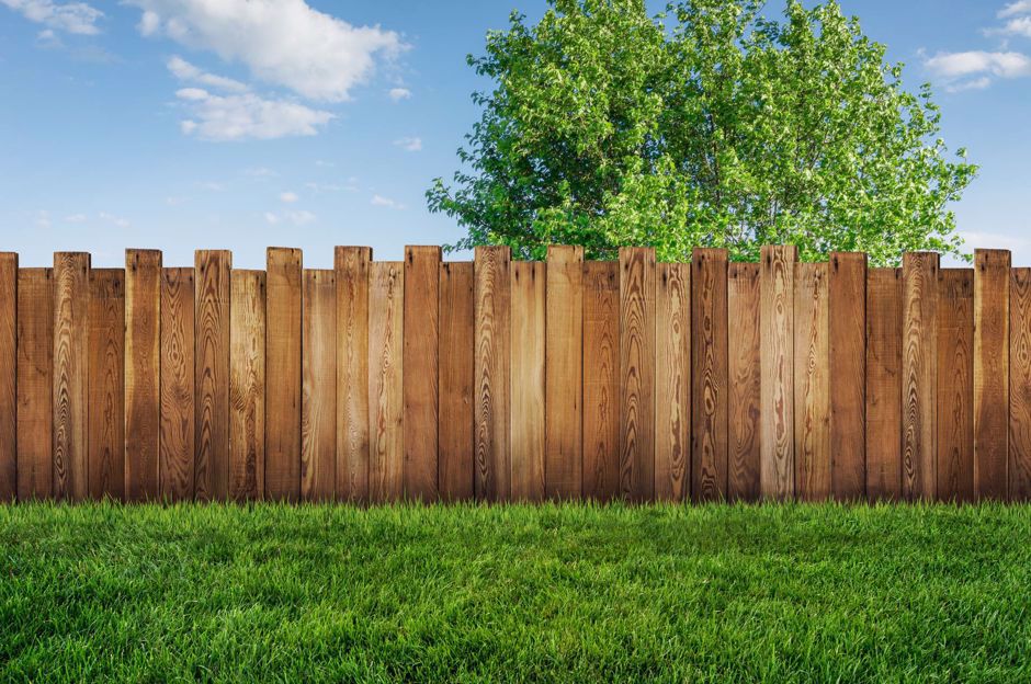 Come abbinare la recinzione alla casa e anche alla pergola