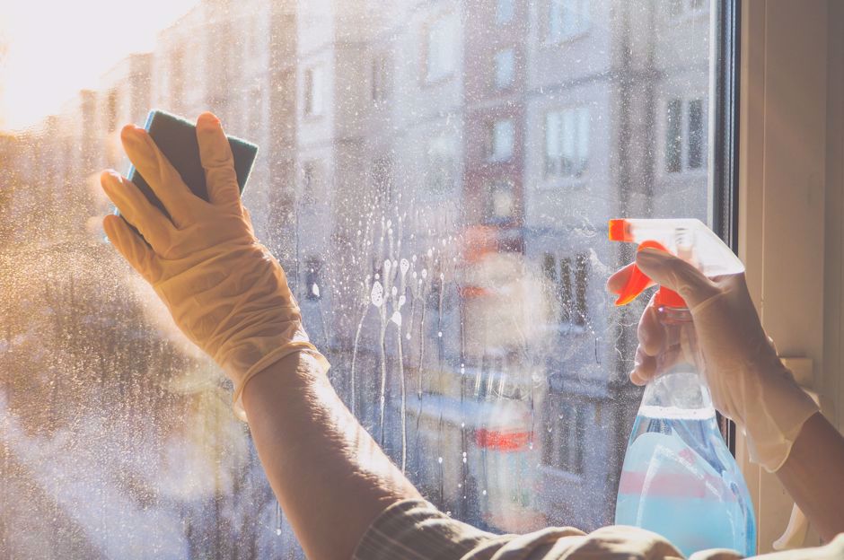 Come lavare le finestre in modo più efficiente possibile?