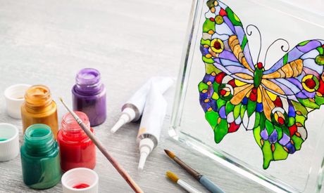 Pittura su vetro: consiglio per i momenti di creatività con i bambini