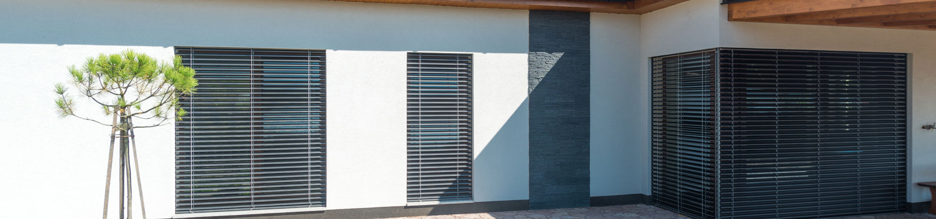 Come riconoscere una veneziana da esterno di alta qualità: attenzione ai dettagli e ai materiali