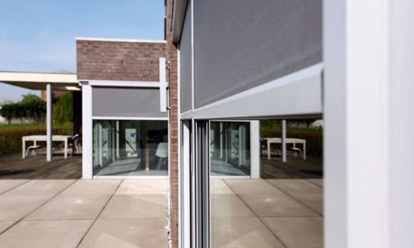 Come proteggere al meglio il balcone o la veranda dai raggi solari?