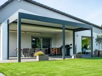 Preparare la terrazza e la pergola per la primavera: Guida completa