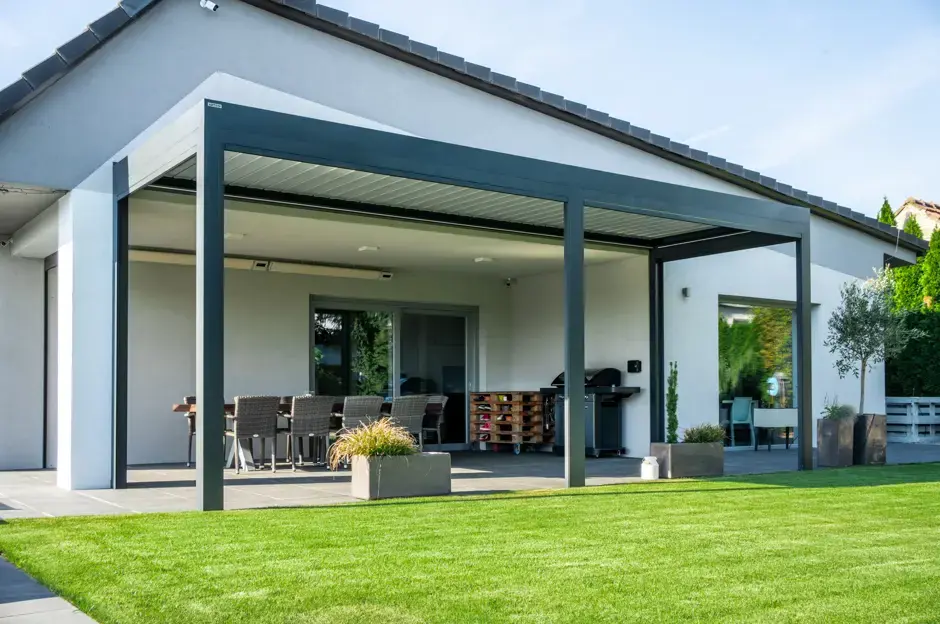 Preparare la terrazza e la pergola per la primavera: Guida completa