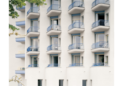 Tende a rullo per un balcone vetrato
